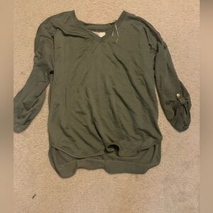 Zenana 3/4 length shirt. Size Large